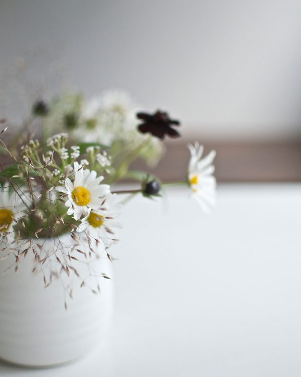 Glow round small, vas med blommor