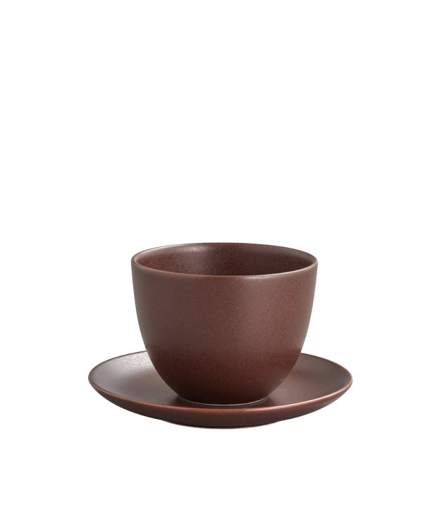 PEBBLE set med kopp och fat i brun japansk keramik från Kinto hos Cobosabi.