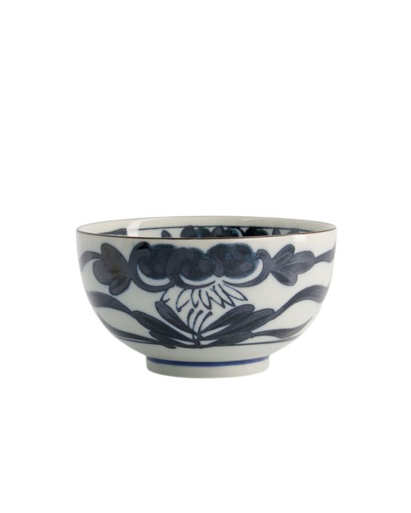 Japansk skål Kodai Soka i blå och vit keramik från Tokyo Design Studio hos Cobosabi