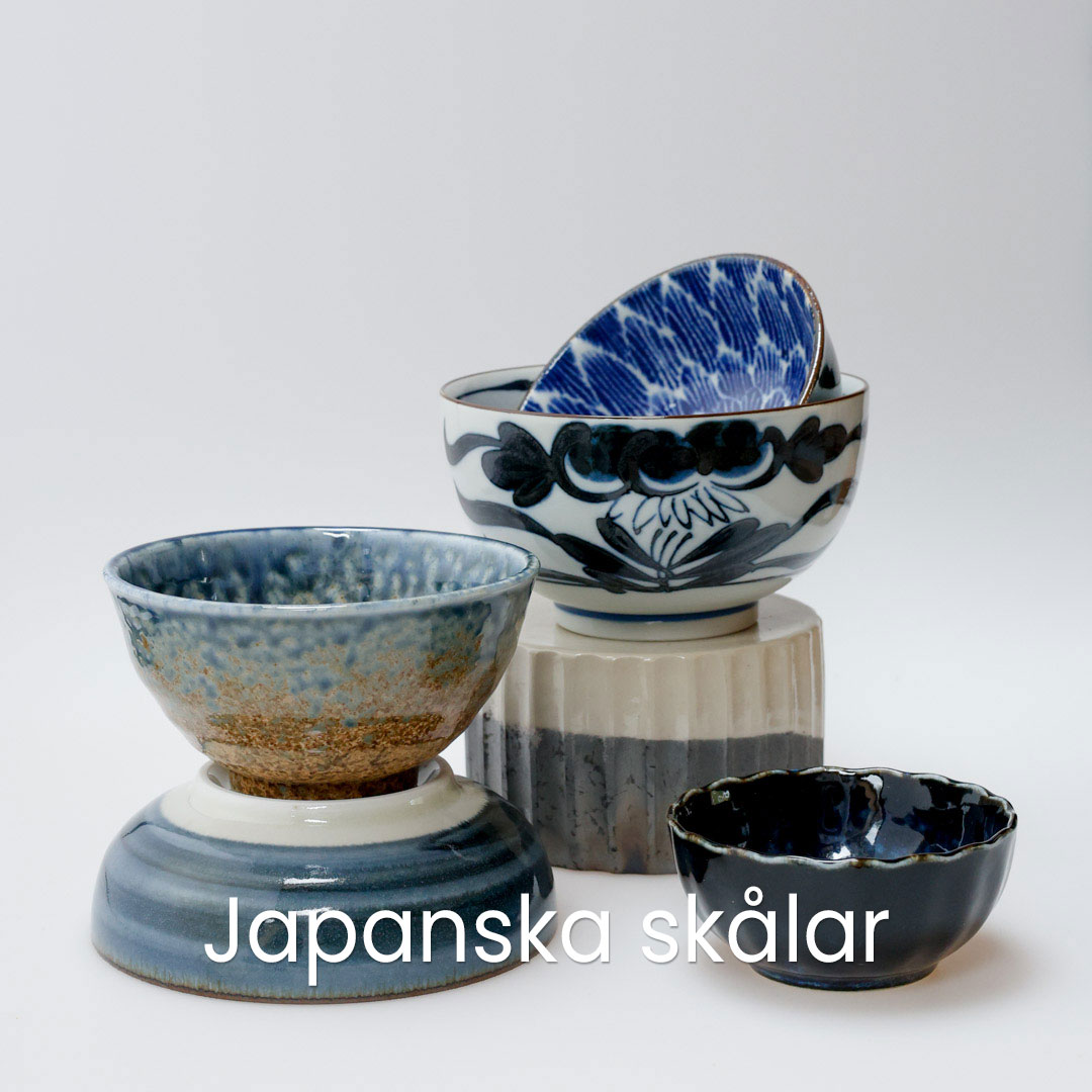 Japanska skålar i blått och vitt från Tokyo design studio hos Cobosabi.