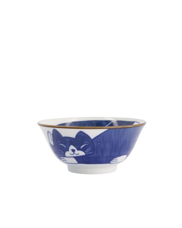 Japansk skål i vitt med blå katt utanpå och inuti skålen Tokyo design studio hos Cobosabi
