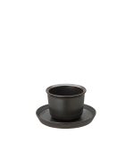 Mörk liten kopp och fat i serien Leaves to Tea från Kinto hos Cobosabi.