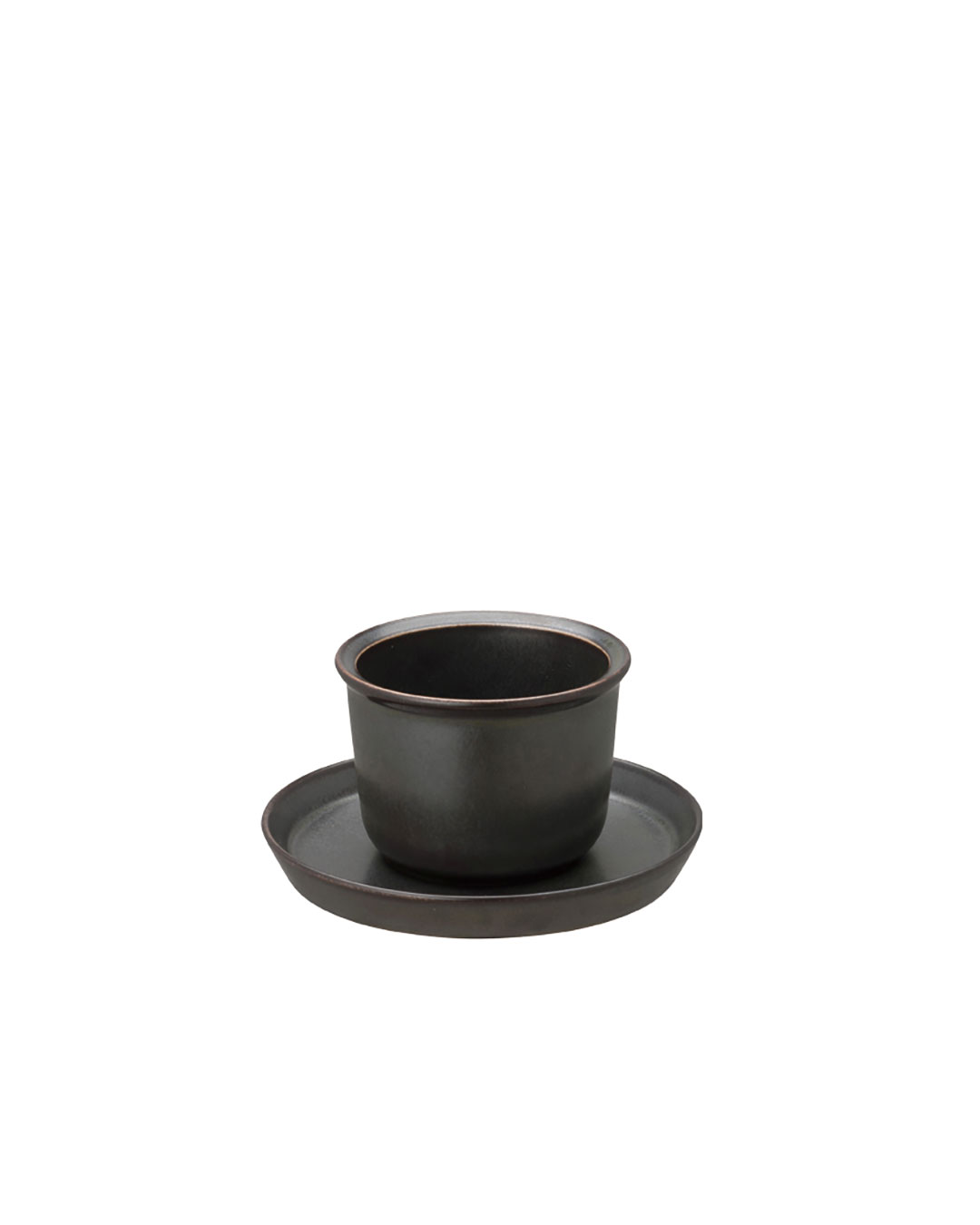 Mörk liten kopp och fat i serien Leaves to Tea från Kinto hos Cobosabi.