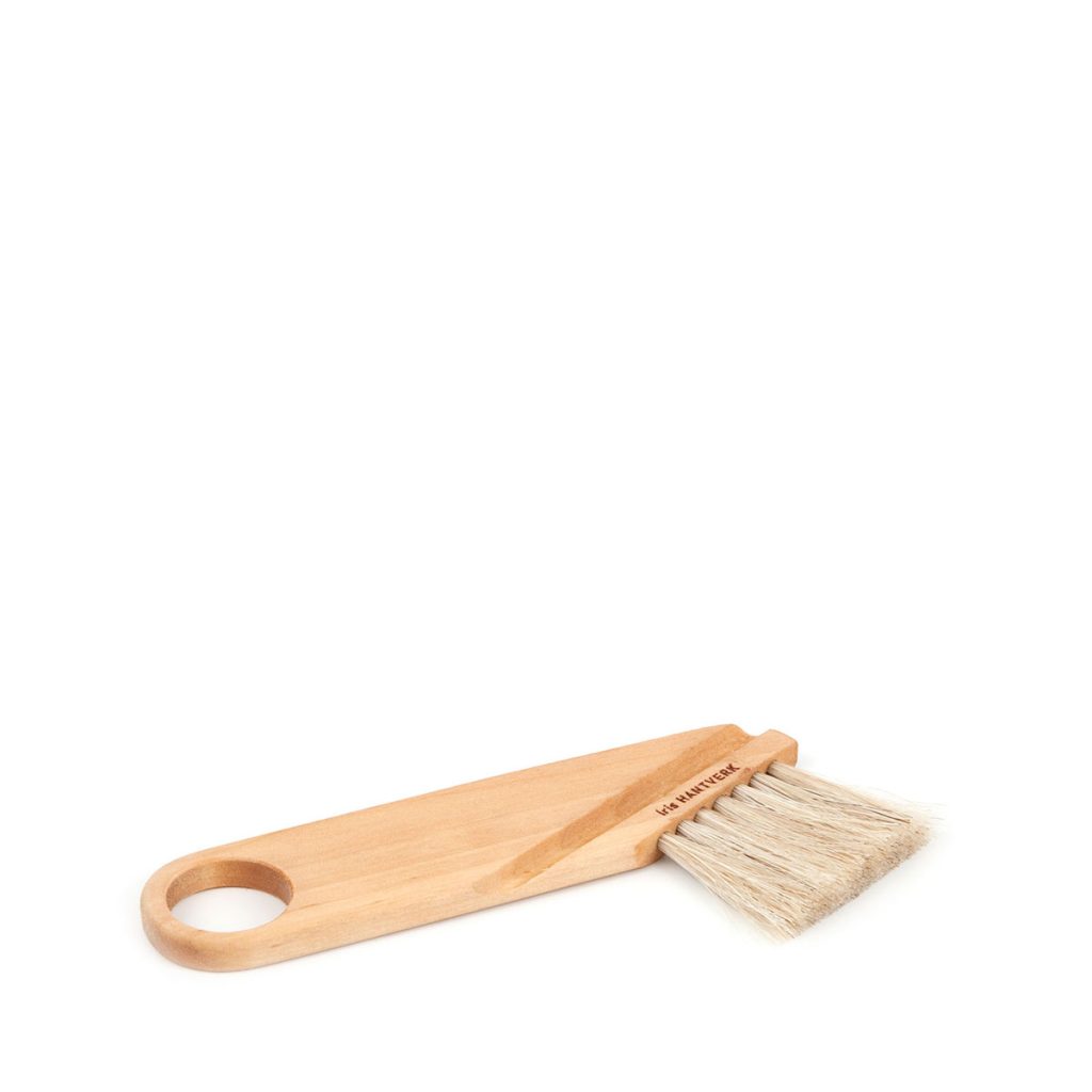 Brödpensel böjd i trä och tagel från Iris Hantverk
