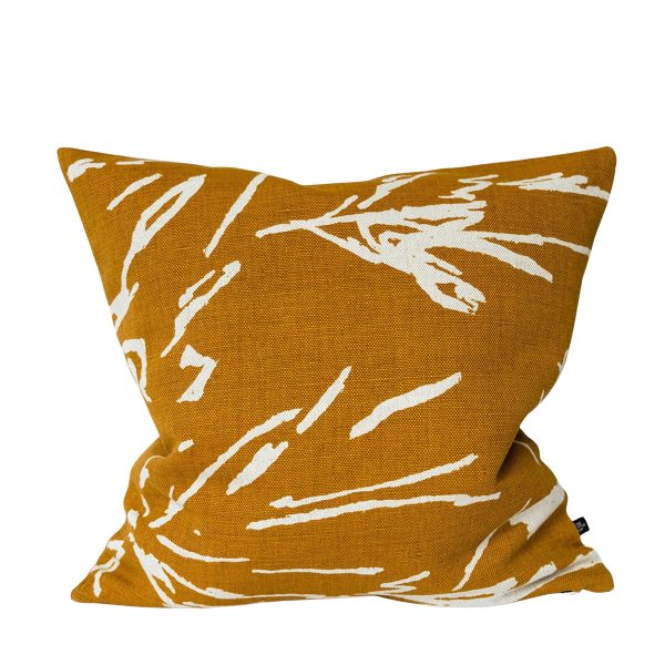 Kuddfodral The Light mustard från Fine Little Day hos Cobosabi