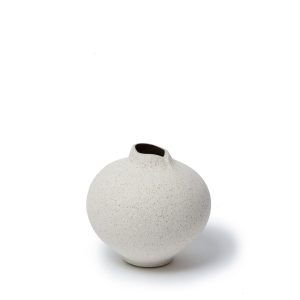 Vas LINE medium sand white från LIndform hos Cobosabi