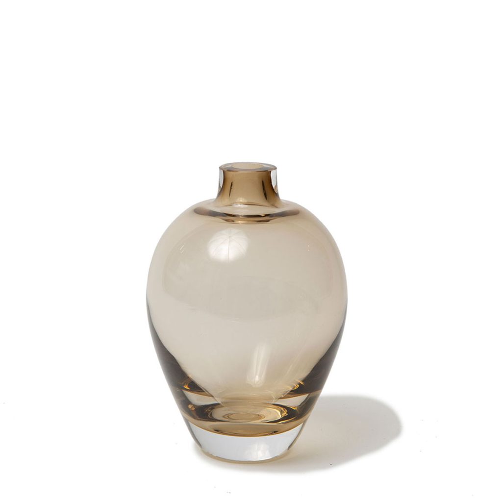 Vas Ebba brun i munblåst glas från Lindform hos Cobosabi