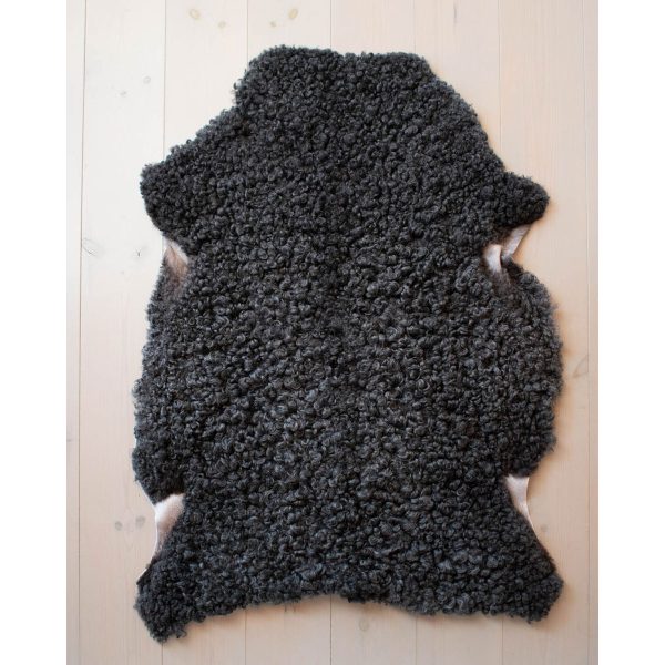 Mörkt lammskinn no 6 från Gotlamm