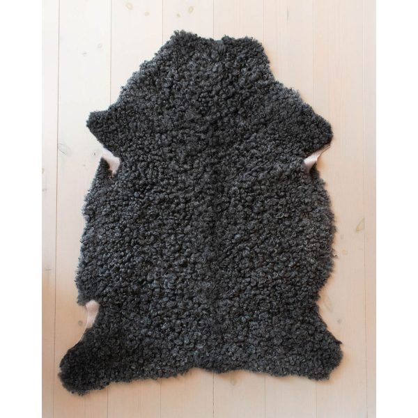 Mörk grått lammskinn no 7 från Gotlamm