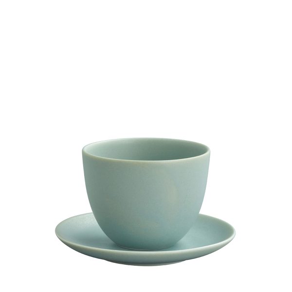 Kopp och fat PEBBLE mossgrön från Kinto hos Cobosabi