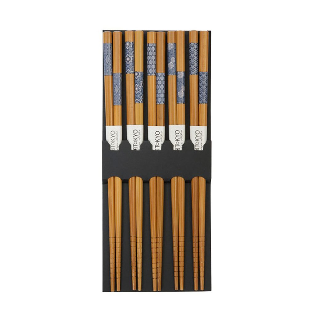 Ätpinnar med blått mönster från Tokyo Design Studio