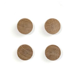 Wallwood magnets i trä för vykort på väggen av bywirth hos Cobosabi