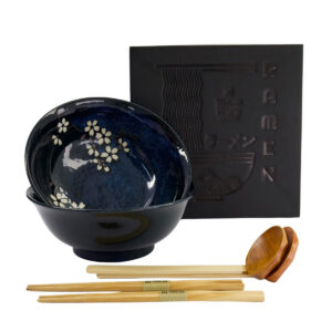 Ramenset i presentkartong Cobalt blue Sakura med skålar, ätpinnar och ramenskedar från Tokyo Design Studio