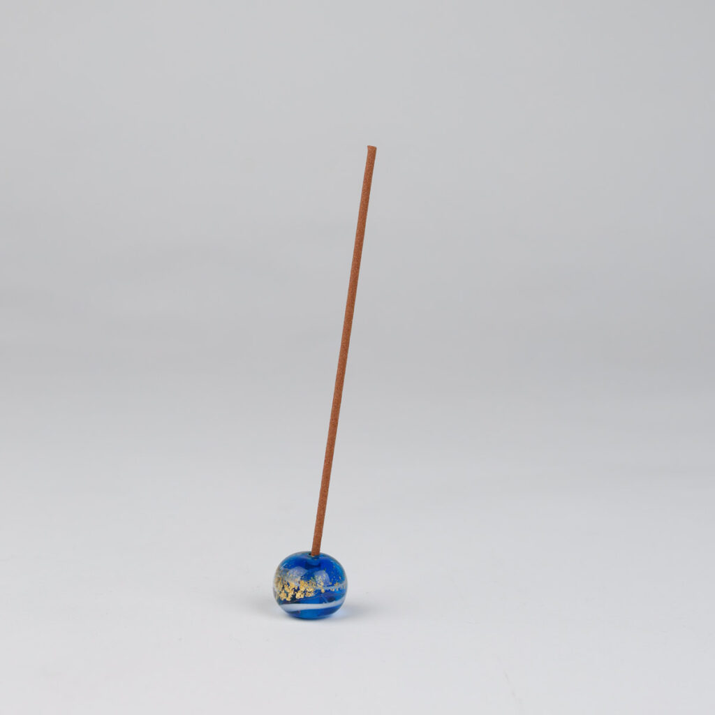 Japansk rökelsehållare blå/guld, Inamine glas