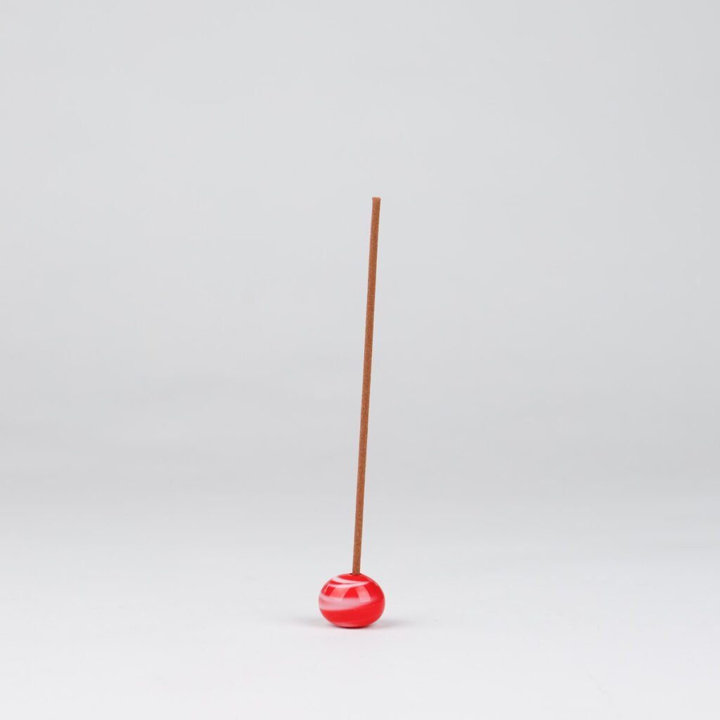 Japansk rökelsehållare röd och vit, Inamine glas