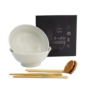 Japanskt Ramenset Masamura Seikaiha vit med skålar, ramenskedar och ätpinnar för 2 personer från Tokyo Design Studio hos Cobosabi